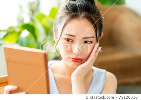 Dissatisfied with the finish of the makeup 75120310