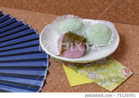 Sakura mochi, Sakura mochi, Japanese sweets, Tea sweets, Hinamatsuri, Japanese, Sticky rice, Food, Spring, Fresh sweets, Mochi rice, Uguisu mochi 75120701