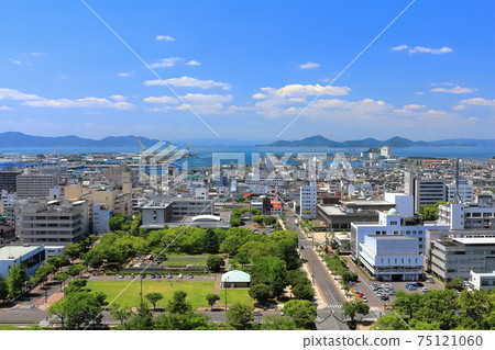[Kagawa Prefecture] Marugame city area and Seto Inland Sea seen from Marugame Castle 75121060