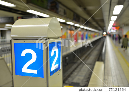 阪神電鐵大阪梅田站月台 75121264