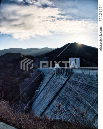 Embankment of Gokayama Dam 75121954