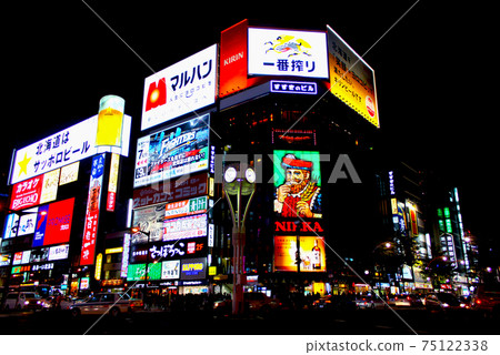 北海道 札幌霓虹燈夜薄野 照片素材 圖片 圖庫