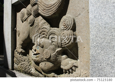 Izumi Shrine sculpture Izumi Shrine sculpture 75123180