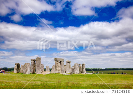 Stonehenge prehistoric monument Wiltshire South West England UK Stonehenge prehistoric monument Wiltshire South West England UK 75124518