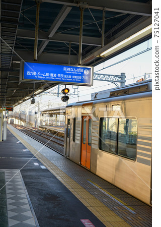 阪神電鐵尼崎站站台 75127041