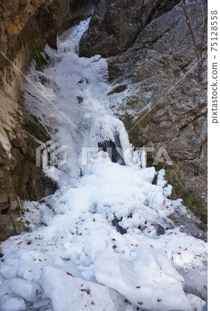 Ippei Waterfall Icefall Ippei Waterfall Icefall 75128558