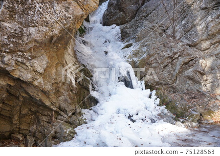 一平瀑布冰川 75128563