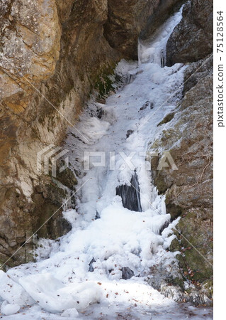 一平瀑布冰川 75128564