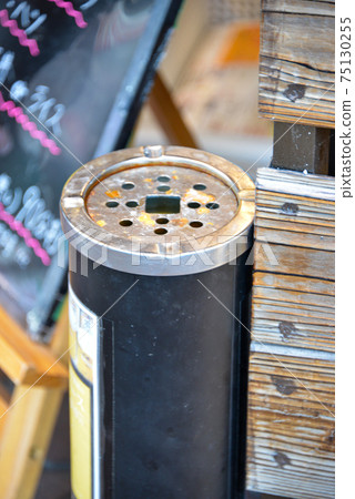 smoking area ashtray 75130255