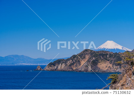 [Shizuoka Prefecture] Mt. Fuji seen from Koganezaki in Nishiizu 75130632