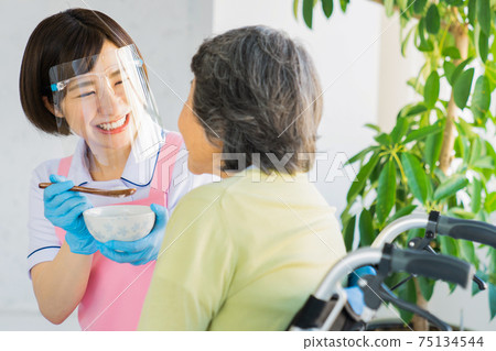 Meal assistance with gloves and face guard 75134544