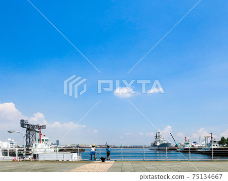 晴天在橫濱港散步 75134667