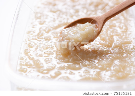 Scoop salted koji with a spoon Scoop salted koji with a spoon 75135181