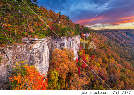 New River Gorge, West Virginia, USA 75137327