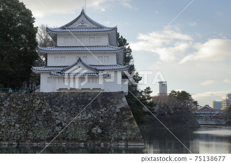 西北角塔樓因雪而白度增加，戌亥角塔樓（愛知縣名古屋市名古屋城堡） 75138677