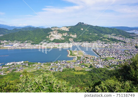 從香川縣高松市八島市的高根山和武里町山的景色 從香川縣高松市八島市的高根山和武里町山的景色 75138749