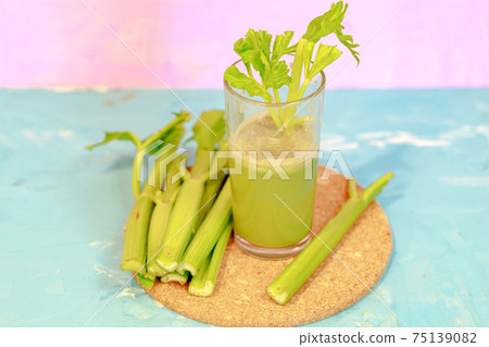 Healthy drink, vegetable juice, studio shot 75139082