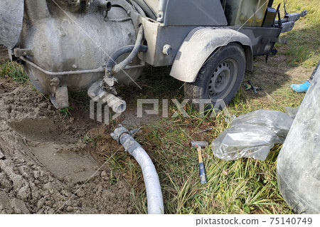 Cement machine for dry screed in the house, a modern and best method for floor screed. Cement machine for dry screed in the house, a modern and best method for floor screed. 75140749