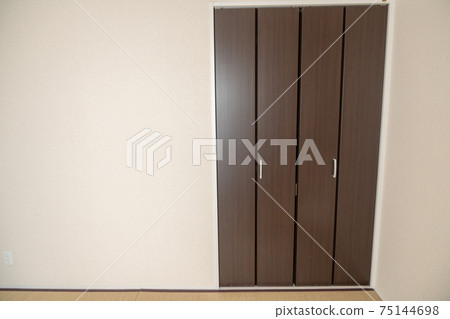 Bright room with storage Bright room with storage 75144698