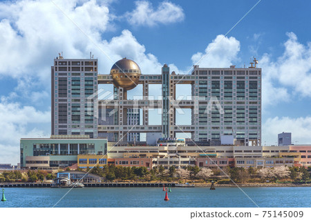 [東京台場]水城購物中心和富士電視台總部大樓。 75145009