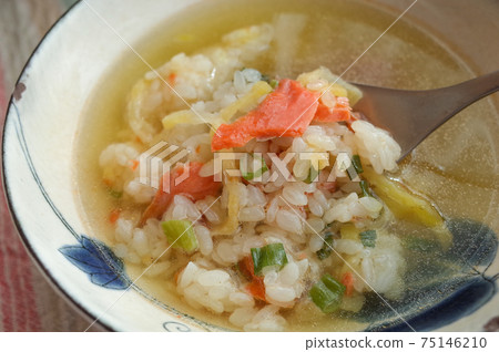 Salmon and Takuan brown rice chazuke 75146210