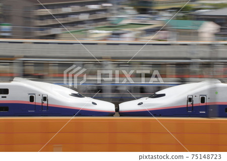 上越新幹線Max Toki（16輛車，連接部分的搖攝鏡頭） 75148723