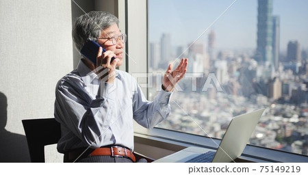 elder man speak on smartphone elder man speak on smartphone 75149219