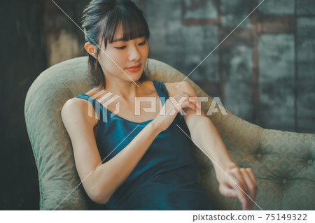 青少年女孩的手臂護理 75149322