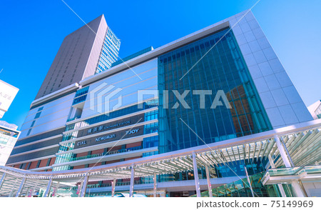 Yokohama cityscape of Japan: View of Yokohama Station West Exit, JR Yokohama Tower, etc. with connected roofs 75149969