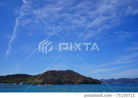 Early spring sky contrail Seto Inland Sea (Sanuki City, Kagawa Prefecture) Early spring sky contrail Seto Inland Sea (Sanuki City, Kagawa Prefecture) 75150713