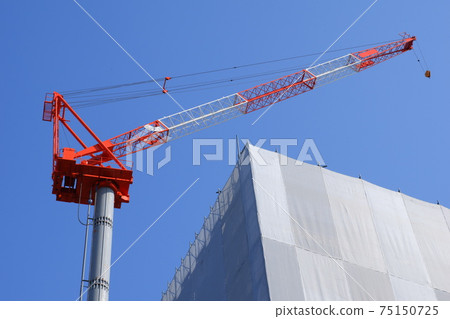 建築施工現場和塔式起重機 75150725