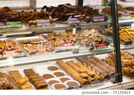 Chocolate shop in New York 75150925