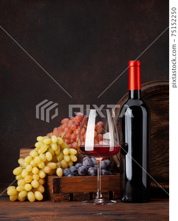 Wine bottle, grapes, glass of wine 75152250