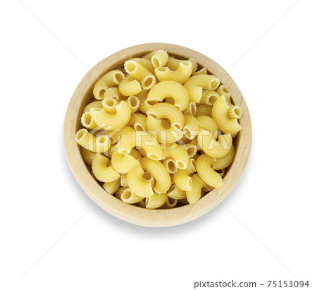 Spaghetti isolated on white background 75153094