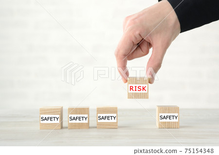 男人的手消除風險 男人的手消除風險 75154348