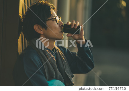 罐裝咖啡和工人 75154710