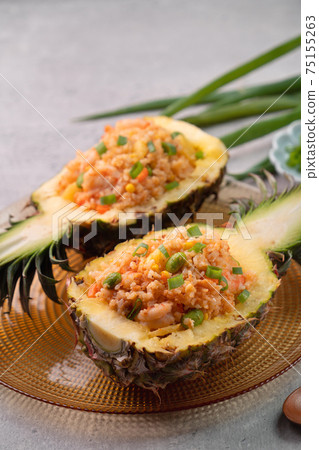 Pineapple fried rice boat Pinapple fried rice パイナップルライス チャーハン 75155263