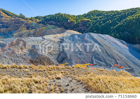 A quarry 75158660