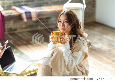 Relax in the room with your sharemates Relax in the room with your sharemates 75159988