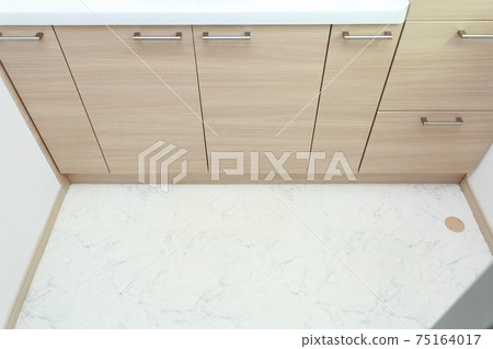 Drawers and floors in the dressing room 75164017