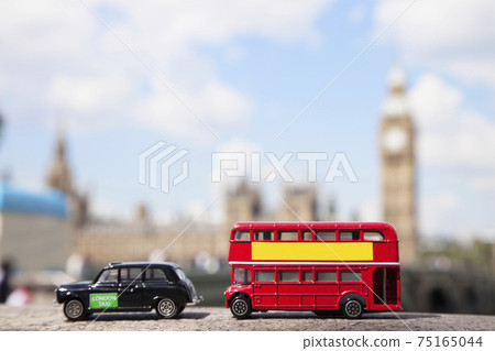 Public transport figurines with Big Ben Tower in the background 75165044
