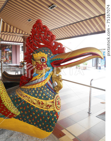 TERENGGANU, MALAYSIA -JUNE 5, 2019: Wooden carvings with bird head motifs are fished by fishermen on the east coast of Malaysia as decorative objects. This decoration is called the Perahu Bangau. TERENGGANU, MALAYSIA -JUNE 5, 2019: Wooden carvings with bird head motifs are fished by fishermen on the east coast of Malaysia as decorative objects. This decoration is called the Perahu Bangau. 75167074