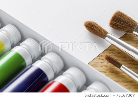 繪畫材料，油漆和刷子 75167307