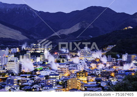 大分縣別府市Yukemuri天文台的夜景 大分縣別府市Yukemuri天文台的夜景 75167405