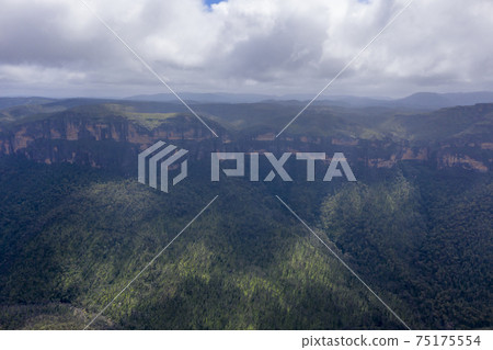 Aerial view of the Grose Valley in The Blue Mountains in Australia Aerial view of the Grose Valley in The Blue Mountains in Australia 75175554