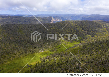 Aerial view of the Grose Valley in The Blue Mountains in Australia 75175556