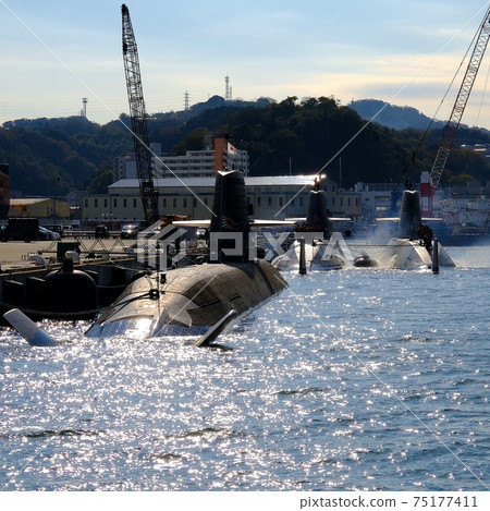 橫須賀港潛艇艦隊即將出發 75177411
