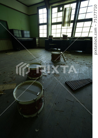 Ruined Yamanashi Egusa Elementary School Abandoned School Music Room 75177710
