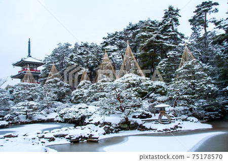 Sendai Kitayama Rinnoji Japanese Garden Three-storied Pagoda and Yukitsuri 75178570