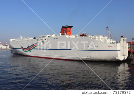 橘子渡輪橘子渡輪大阪停靠在大阪南港輪渡碼頭 75179572